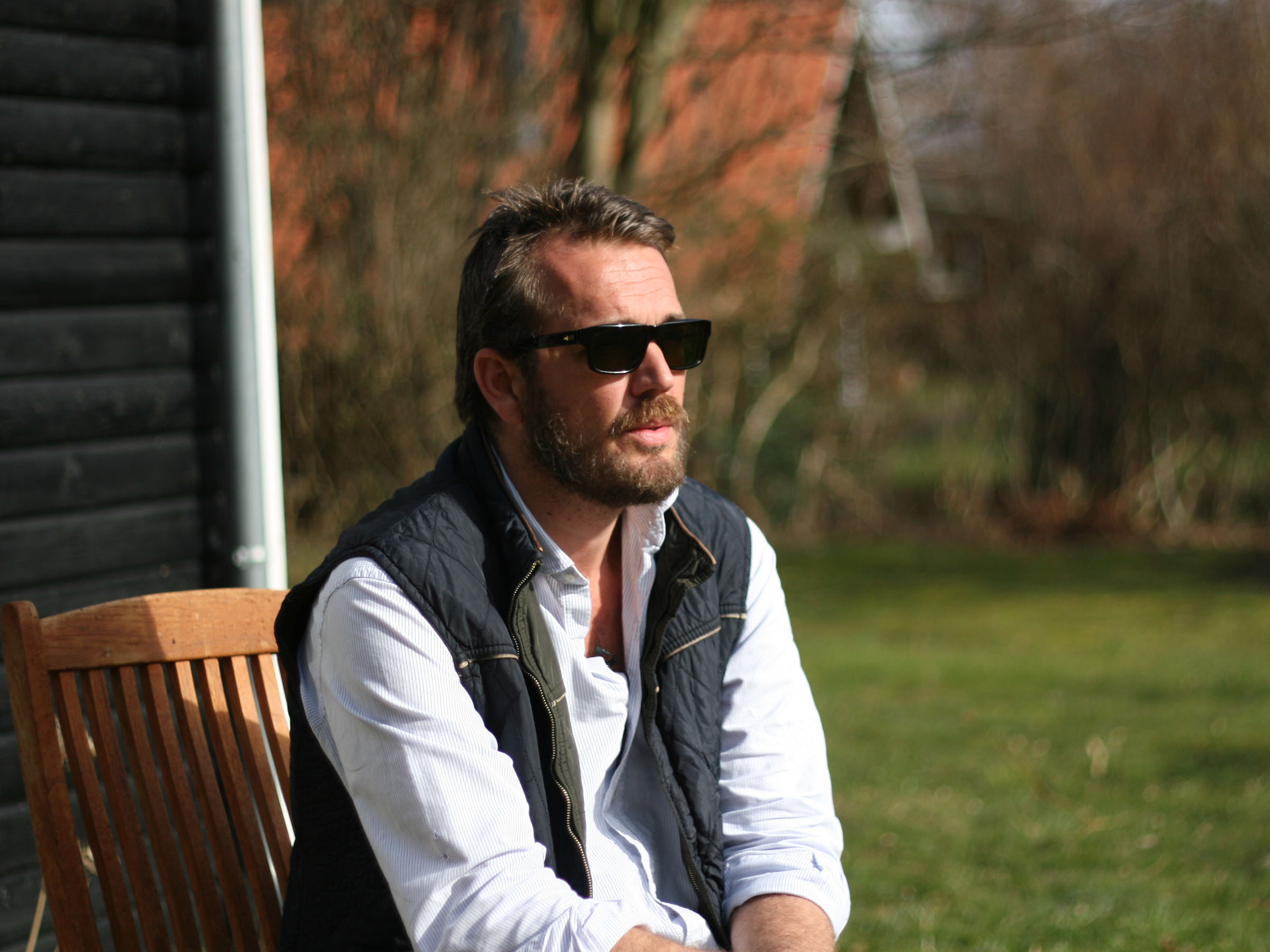 Et frigivet gidsel taler ud